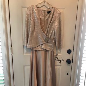 Perfect dress for a wedding. Mother of the Bride, Mother of the Groom, or You!!